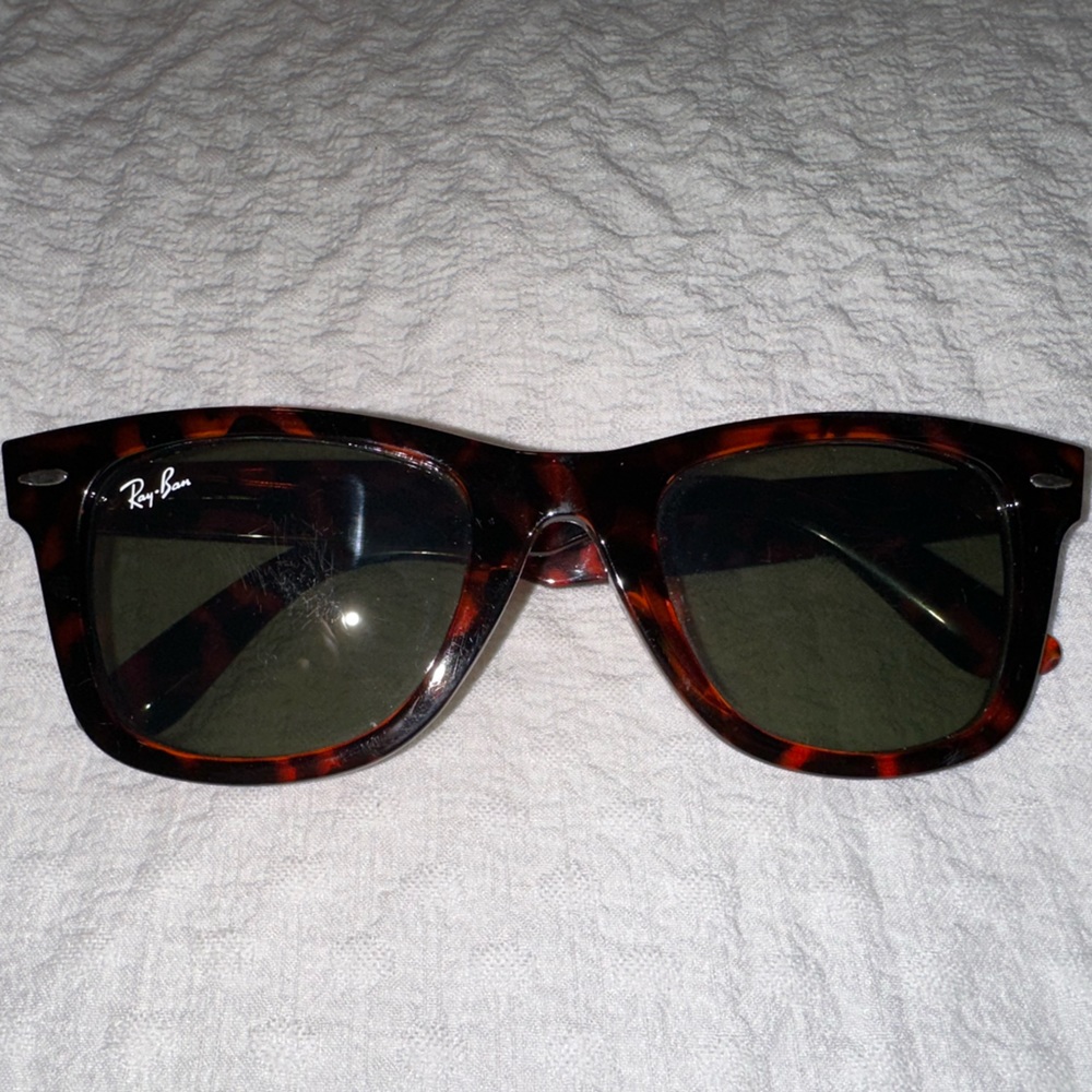 Rayban Wayfarer Tortoise Pattern